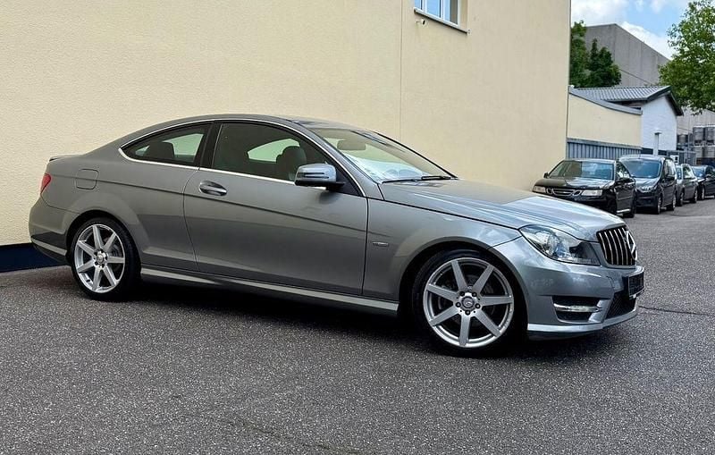 Silber Gebraucht 2011 Mercedes C180 AMG Coupé | 13.990 € (Fairer Preis) - Bild 1/4