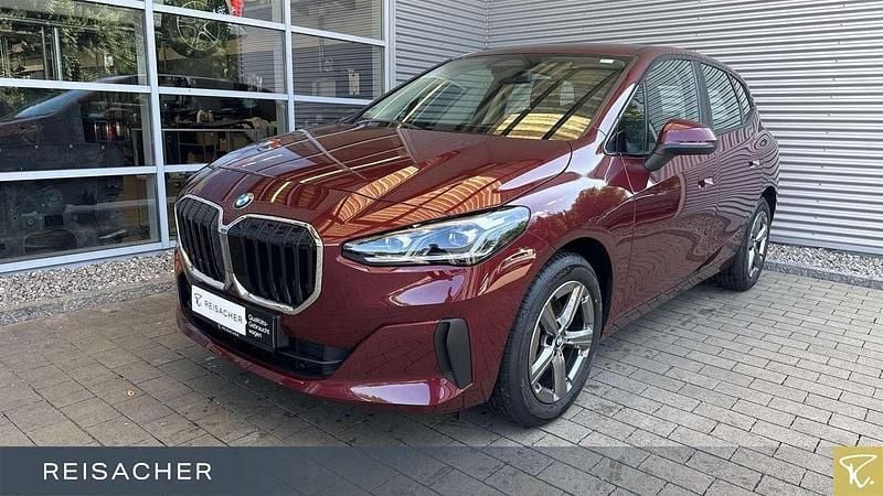 Rot Gebraucht 2024 BMW 218 Active Tourer Sport Line Van / Kleinbus | 29.997 € (Superpreis) - Bild 1/4