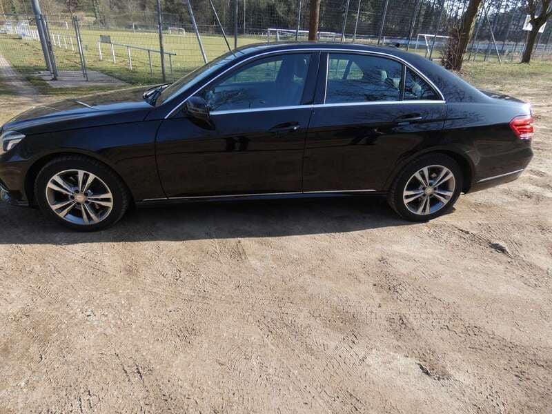 Schwarz Gebraucht 2017 Mercedes E300 Avantgarde Limousine | 24.000 € (Superpreis) - Bild 1/4