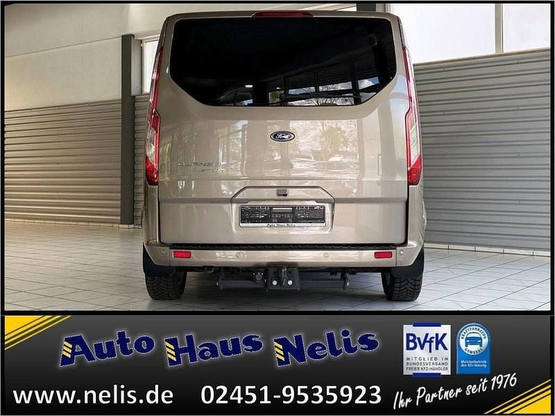 Gebraucht Ford Tourneo Titanium X 150 PS (110 kW) 2023 Silber Van / Kleinbus