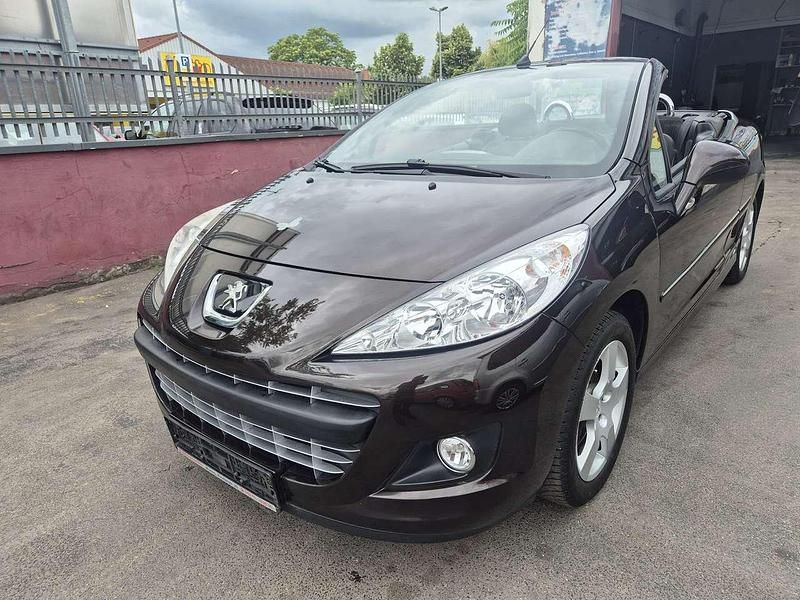 Braun Gebraucht 2013 Peugeot 207 CC Cabrio | 6.599 € (Etwas zu teuer) - Bild 1/4
