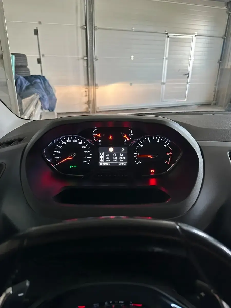 Gebraucht Peugeot Rifter 131 PS (96 kW) 2018 Grau Van / Kleinbus
