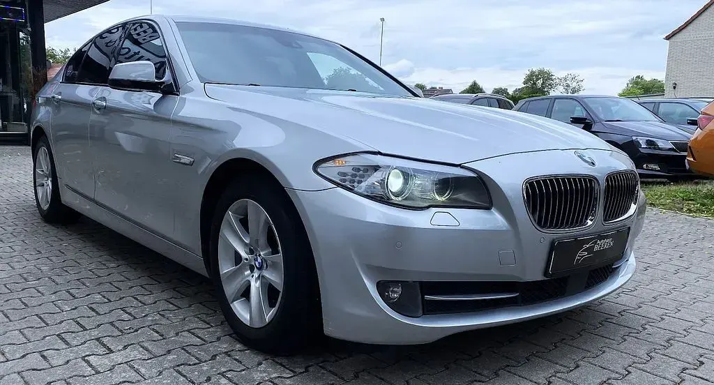 Gebraucht BMW 523 Sport Line 204 PS (150 kW) 2010 Silber Limousine