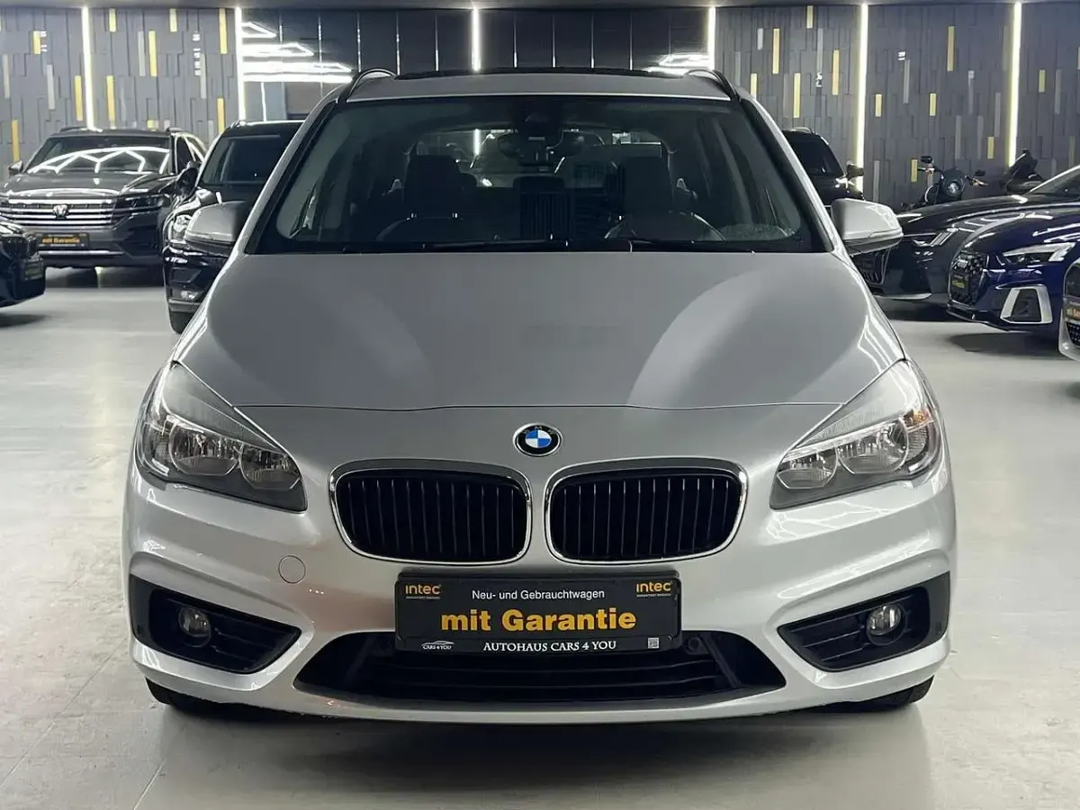 Gebraucht BMW 220 Active Tourer Advantage 192 PS (141 kW) 2015 Silber Van / Kleinbus