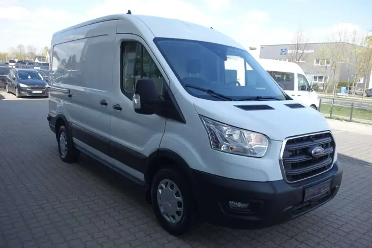 Używany Ford Transit Trend 131 KM (96 kW) 2021 Biały Minivan
