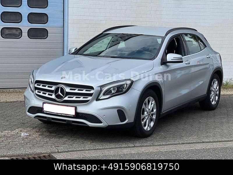 Iridiumsilber metalliclack Gebraucht 2019 Mercedes GLA200 SUV | 19.600 € - Bild 1/4