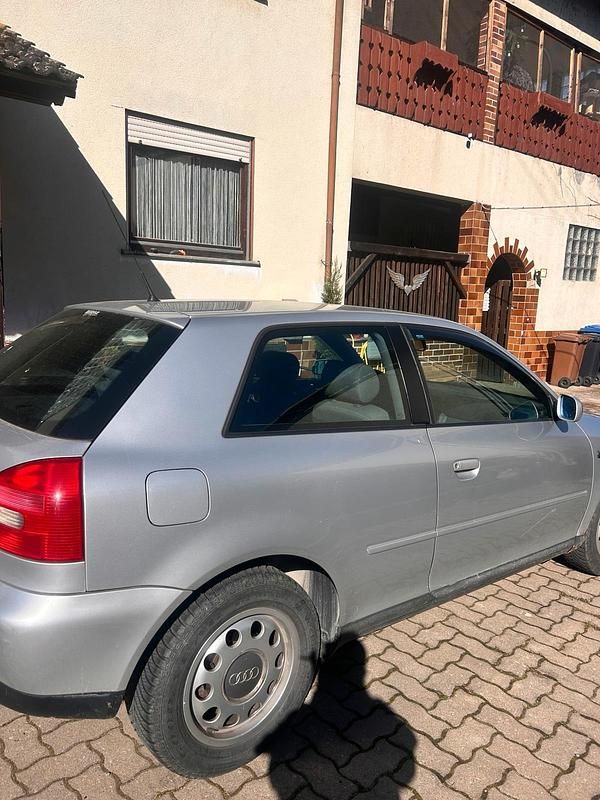 Używany Audi A3 Attraction 101 KM (74 kW) 2000 Srebrny Hatchback