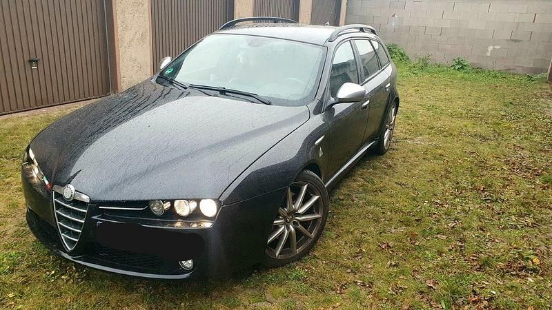 Schwarz Gebraucht 2008 Alfa Romeo 159 Ti Kombi | 6.390 € (Etwas zu teuer) - Bild 1/4