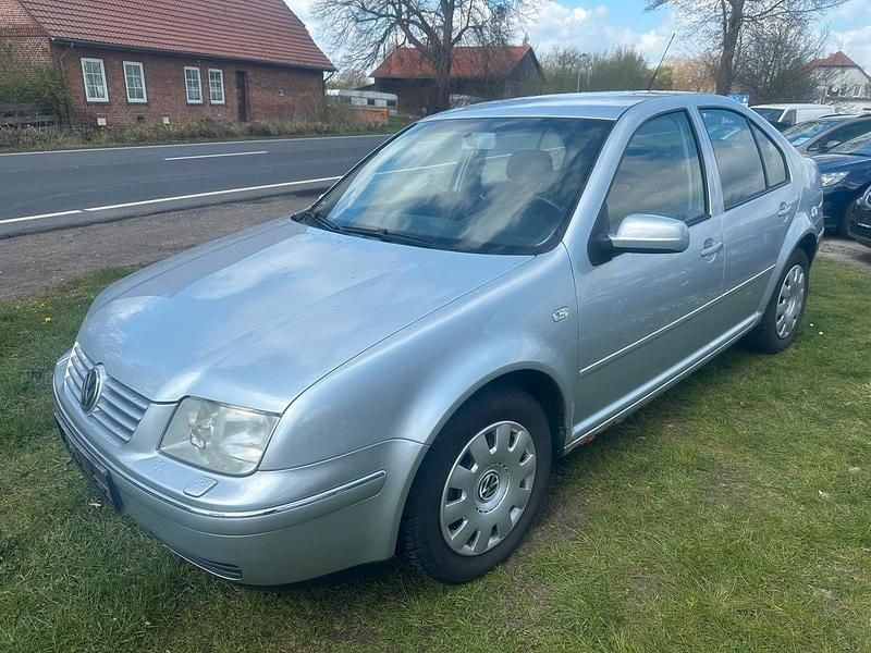 Second-hand VW Bora 105 CP (77 kW) 2004 Argintiu Berlinǎ