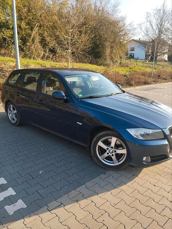 Gebraucht BMW 316 2011 Blau Limousine