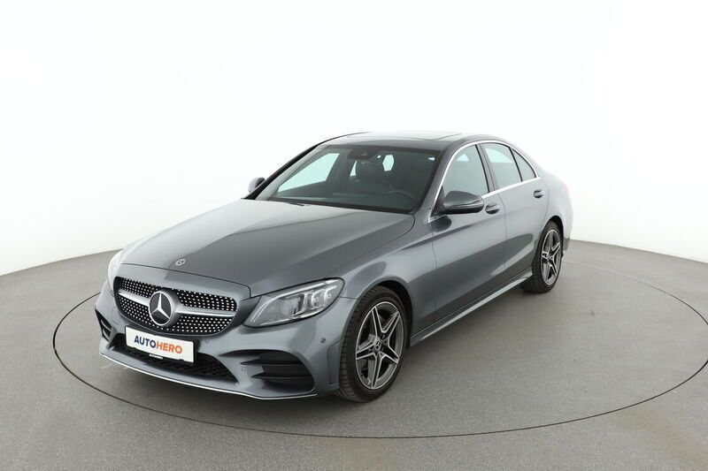 Grau Gebraucht 2019 Mercedes C180 AMG line Limousine | 28.390 € (Etwas zu teuer) - Bild 1/4