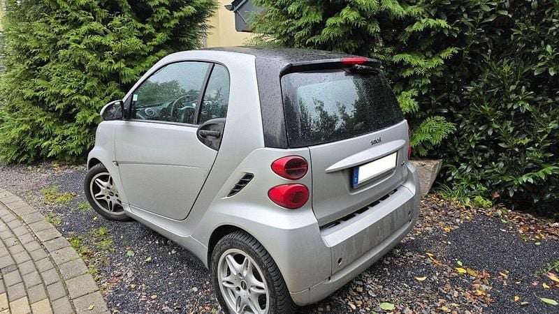 Grau Gebraucht 2011 Smart ForTwo Coupé Coupé | 4.000 € (Guter Preis) - Bild 1/4
