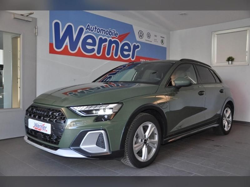 Gebraucht Audi A3 e-tron Ambiente 204 PS (150 kW) 2025 Distriktgrün metallic Kleinwagen