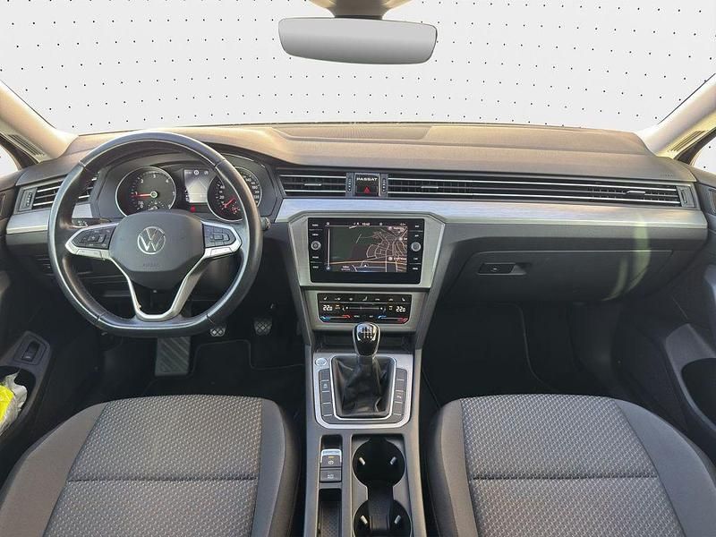 Gebraucht VW Passat Basis 150 PS (110 kW) 2022 Schwarz Kombi