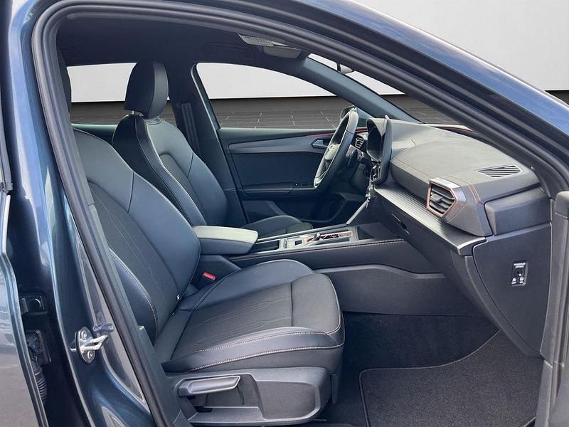 Gebraucht Cupra Leon 150 PS (110 kW) 2025 Magnetic grau metallic (metallic) Limousine