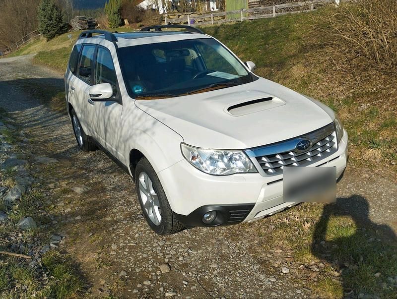 Gebraucht Subaru Forester 147 PS (108 kW) 2011 Weiß SUV