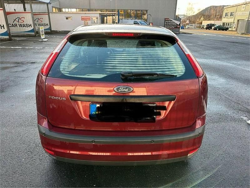 Gebraucht Ford Focus Sport 101 PS (74 kW) 2005 Rot Kleinwagen