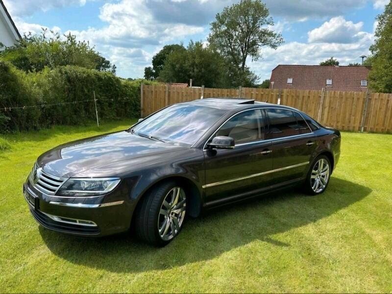 Braun Gebraucht 2011 VW Phaeton Limousine | 13.490 € (Teuer) - Bild 1/4