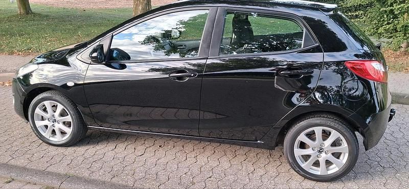 Schwarz Gebraucht 2013 Mazda 2 Edition Limousine | 7.900 € (Teuer) - Bild 1/4