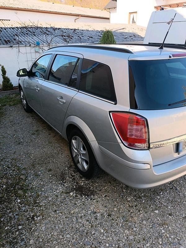 Gebraucht Opel Astra 110 PS (80 kW) 2010 Silber Kombi