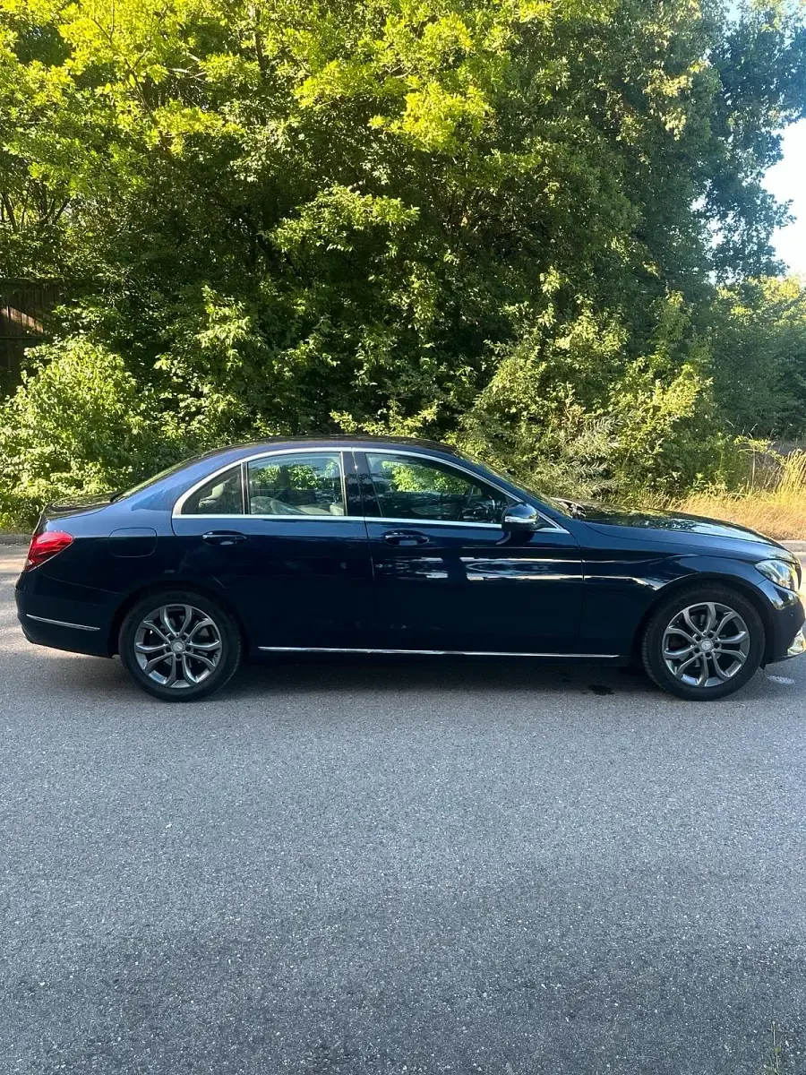 Gebraucht Mercedes C180 156 PS (114 kW) 2014 Blau Limousine