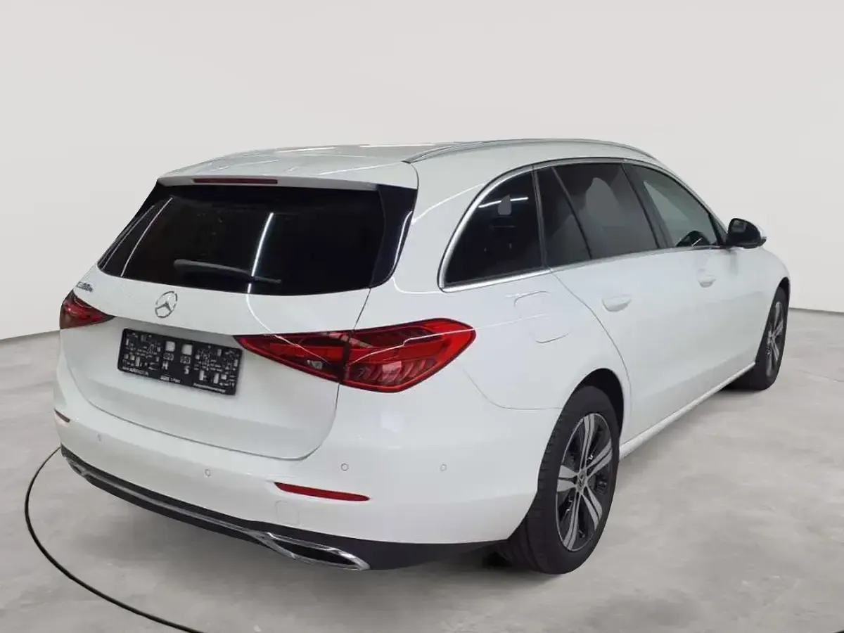 Gebraucht Mercedes C300e Avantgarde 204 PS (150 kW) 2023 Polarweiß Kombi