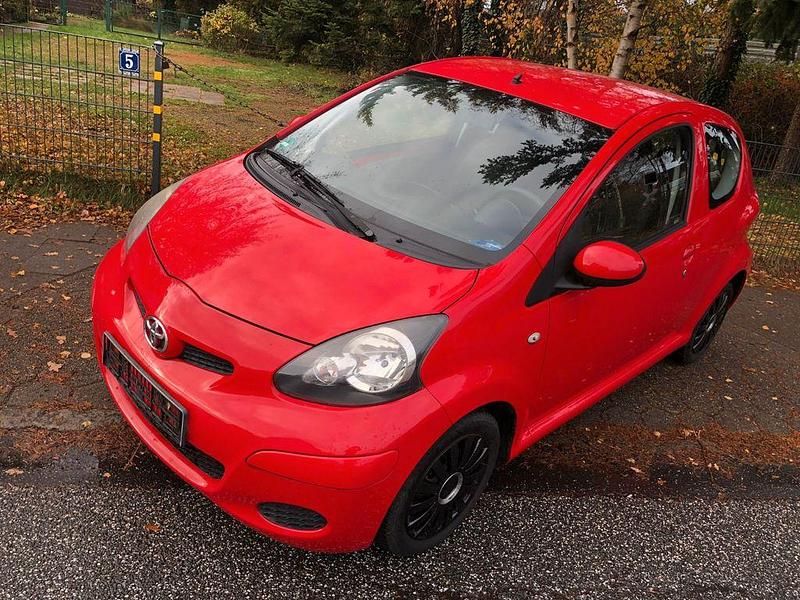 Rot Gebraucht 2012 Toyota Aygo Kleinwagen | 4.999 € - Bild 1/4