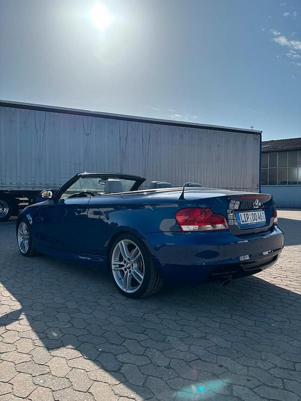 Gebraucht BMW 123 Cabriolet 204 PS (150 kW) 2009 Blau Cabrio