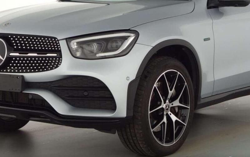 Gebraucht Mercedes GLC300e AMG line 194 PS (142 kW) 2021 Silber SUV