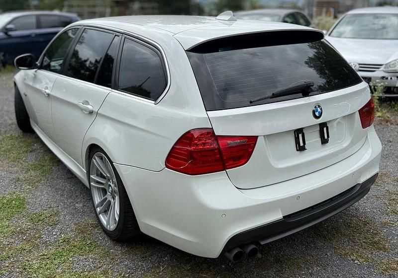 Gebraucht BMW 330 Performance 245 PS (180 kW) 2010 Weiß Kombi