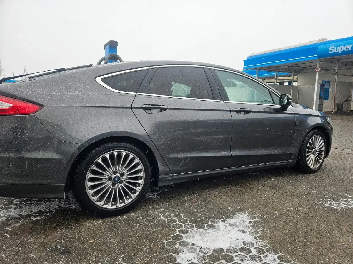 Gebraucht Ford Mondeo Titanium 179 PS (131 kW) 2018 Schwarz Limousine