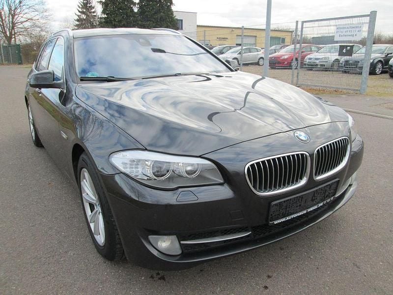 Schwarz Gebraucht 2012 BMW 520 Sport Line Kombi | 6.999 € (Superpreis) - Bild 1/4