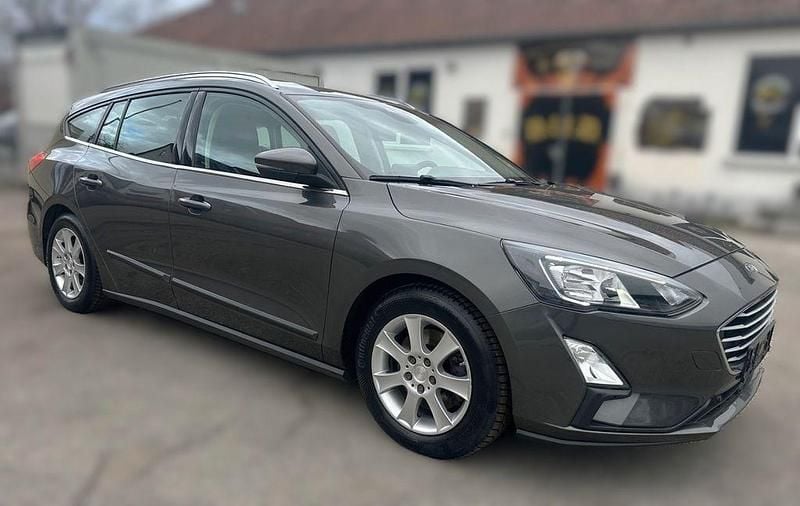 Gebraucht Ford Focus Cool & Connect 120 PS (88 kW) 2020 Grau Limousine