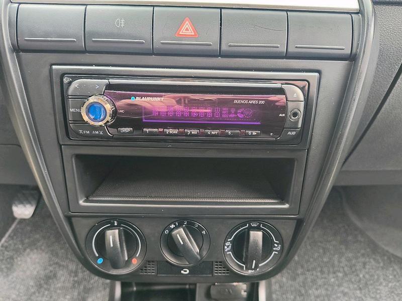 Gebraucht VW Fox 54 PS (39 kW) 2009 Schwarz Kleinwagen