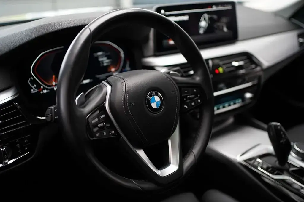 Gebraucht BMW 520 Sport Line 190 PS (139 kW) 2022 Schwarz Limousine