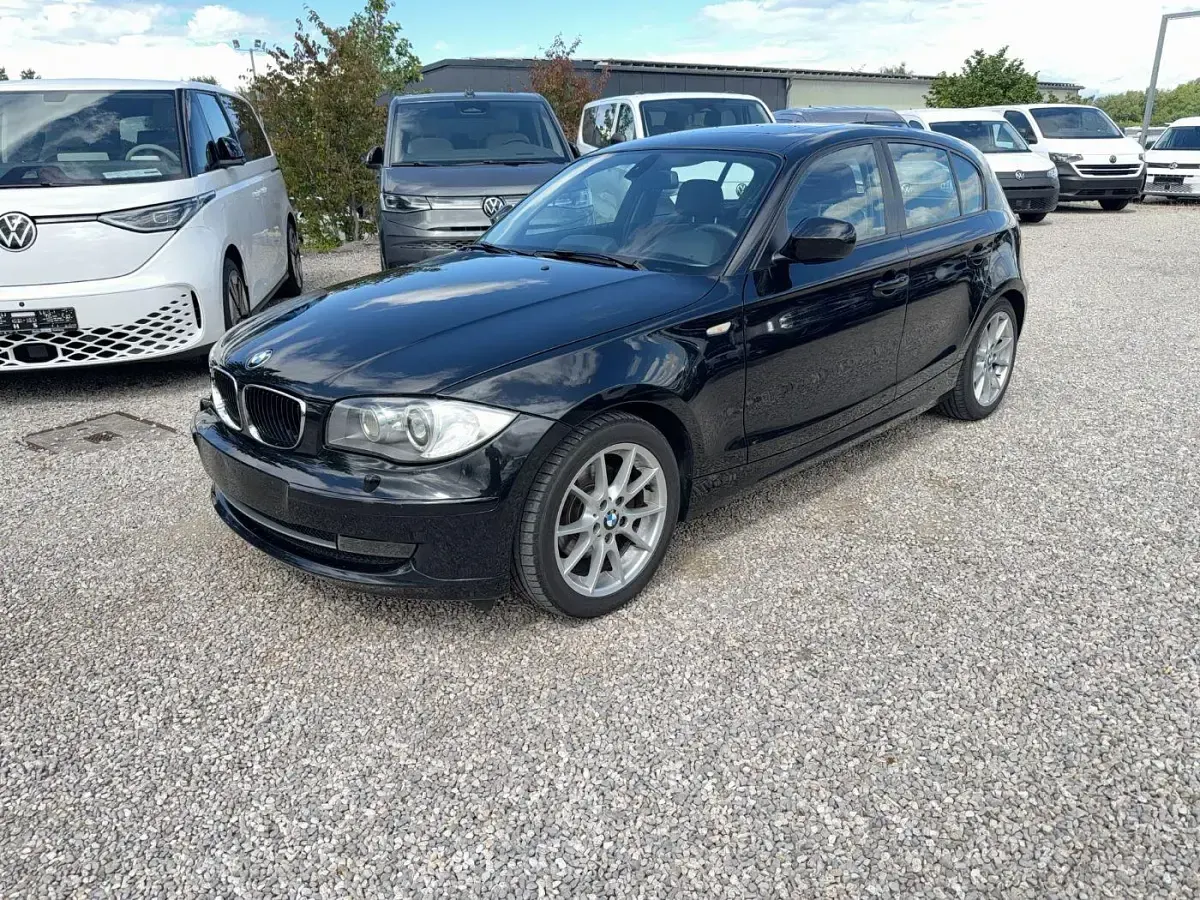 Gebraucht BMW 120 Sport Line 177 PS (130 kW) 2011 Schwarz Kleinwagen
