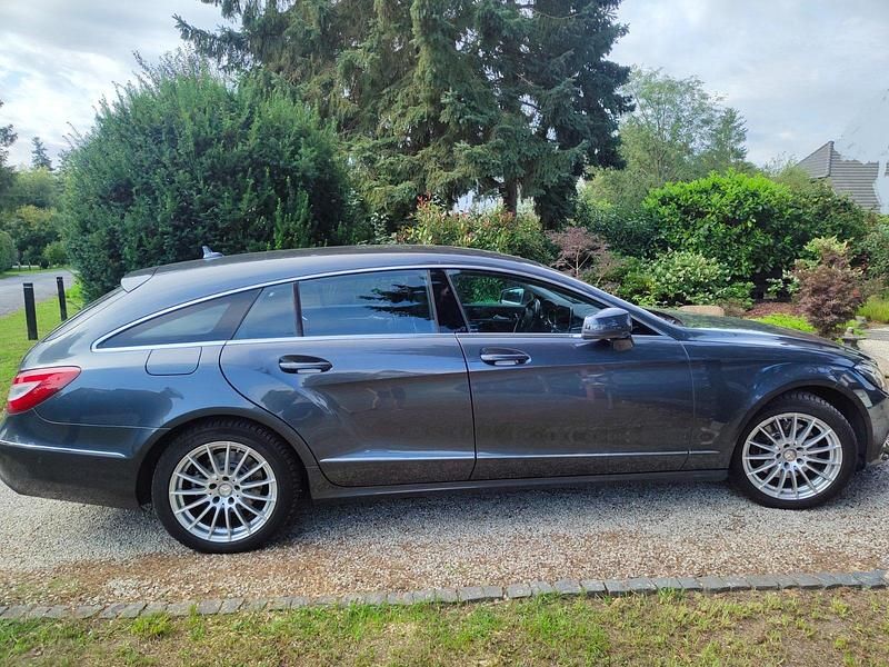 Grau Gebraucht 2014 Mercedes CLS220 Shooting Brake Kombi | 18.900 € - Bild 1/4