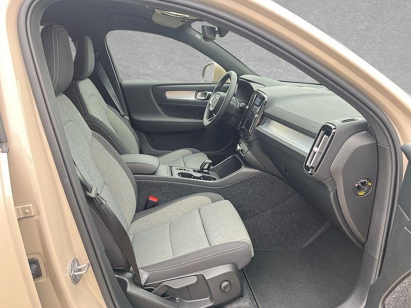 Neu Volvo XC40 Core 163 PS (119 kW) 2025 Sand dune SUV