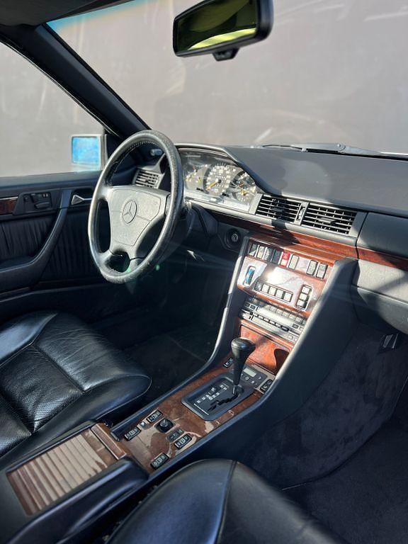 Gebraucht Mercedes E320 220 PS (161 kW) 1992 Silber Coupé