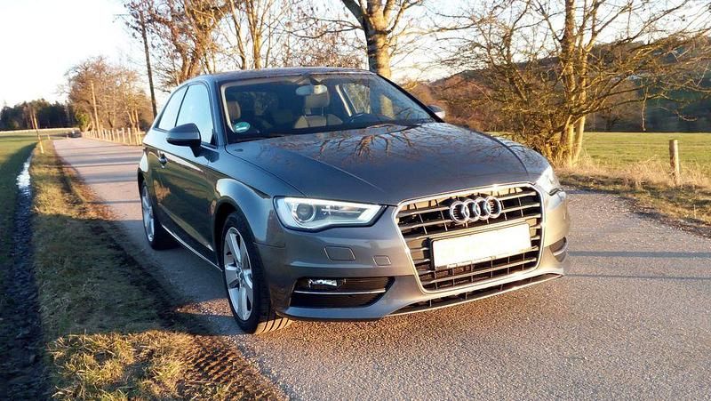Gebraucht Audi A3 Ambition 125 PS (91 kW) 2014 Grau Kleinwagen