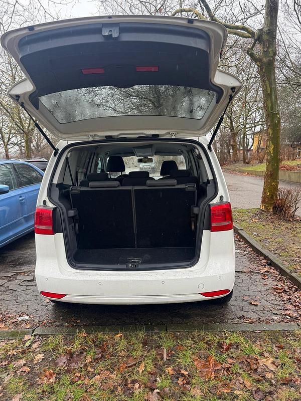 Gebraucht VW Touran 110 PS (80 kW) 2011 Weiß Van / Kleinbus