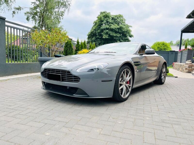 Grau Gebraucht 2014 Aston Martin V8 Vantage Coupé | 59.850 € (Guter Preis) - Bild 1/4