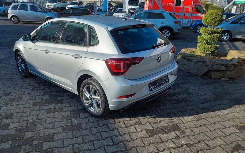 Gebraucht VW Polo Style 95 PS (69 kW) 2023 Silber Limousine