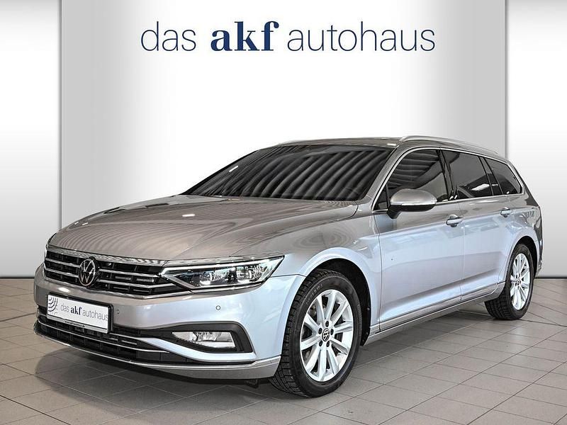 Pyritsilber metallic Gebraucht 2024 VW Passat Elegance Kombi | 33.950 € (Teuer) - Bild 1/4