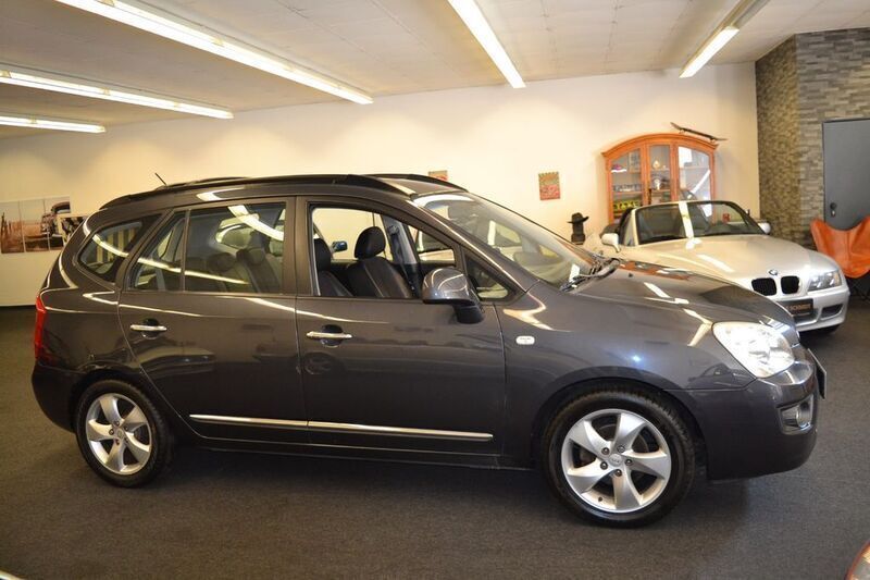 Grau Gebraucht 2008 Kia Carens EX Van / Kleinbus | 4.999 € (Fairer Preis) - Bild 1/4