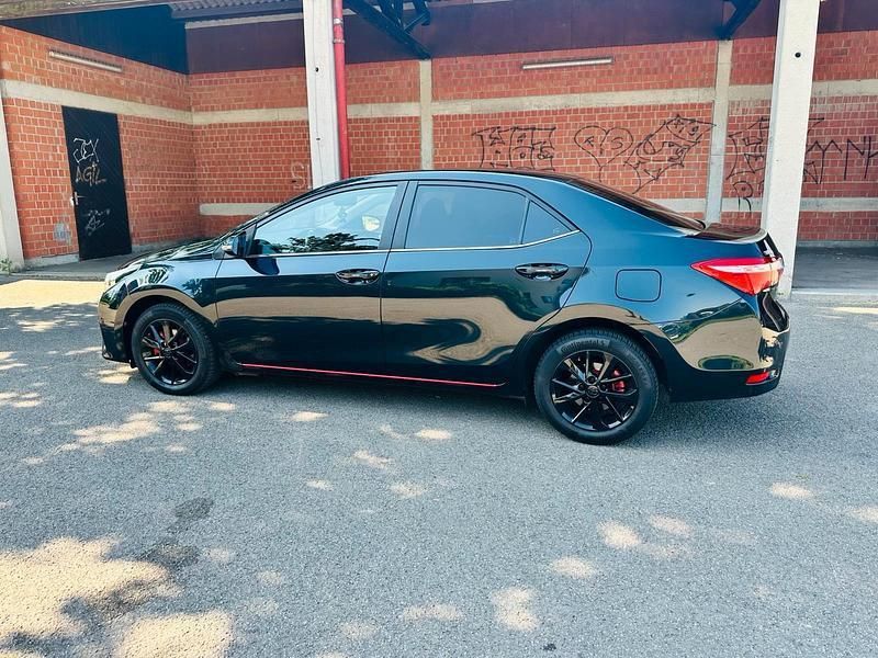 Andere außenfarben Gebraucht 2014 Toyota Corolla Limousine | 14.000 € (Teuer) - Bild 1/4