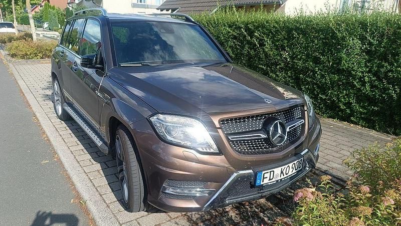 Braun Gebraucht 2015 Mercedes GLK220 AMG SUV | 21.999 € (Fairer Preis) - Bild 1/4