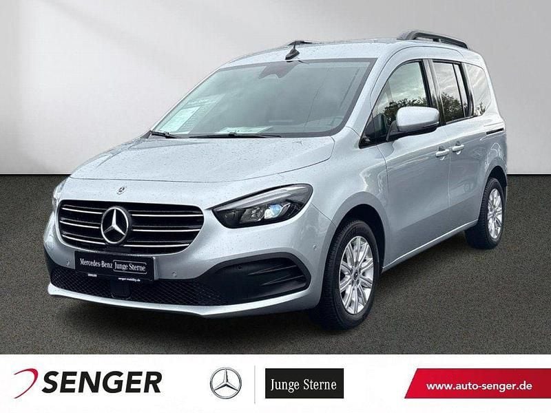 Silber Gebraucht 2024 Mercedes 180 Progressive Limousine | 29.950 € (Fairer Preis) - Bild 1/3