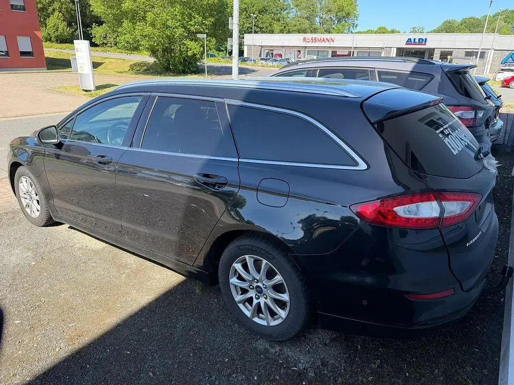 Gebraucht Ford Mondeo 160 PS (117 kW) 2015 Schwarz Limousine