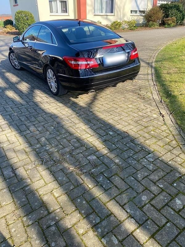 Gebraucht Mercedes E350 265 PS (194 kW) 2012 Schwarz Coupé